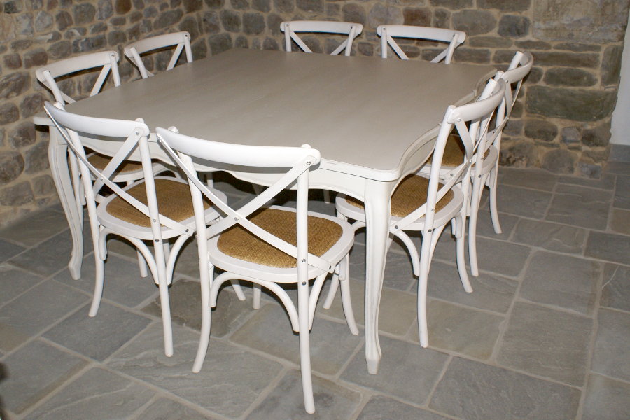 Tavolo e sedie classici (PP-TAV001)