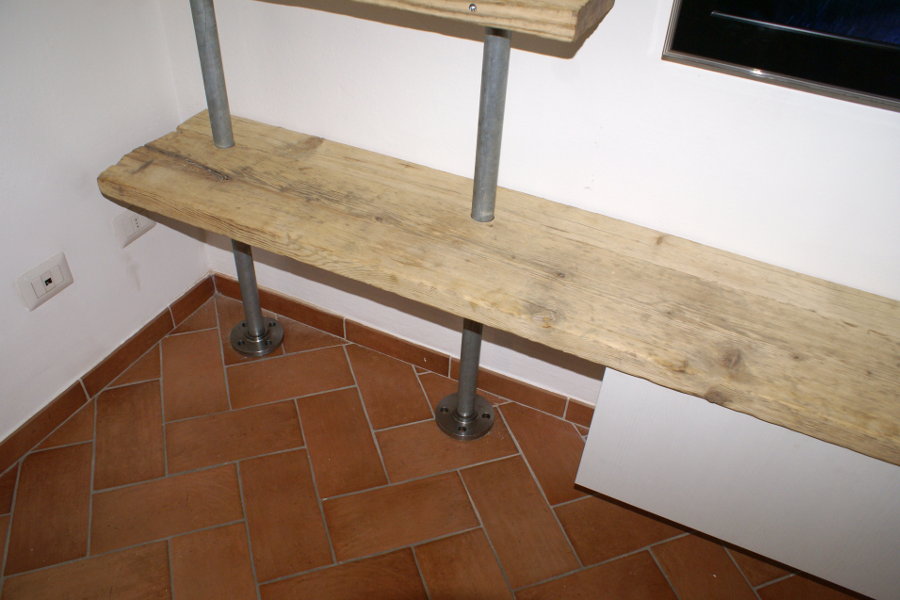 Libreria in legno di recupero e tubi in acciaio (XT-LIB002)