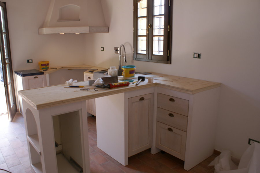 Cucina in finta muratura con top blu (PP-CFM023)