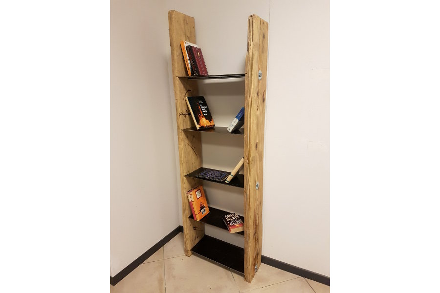 Libreria in legno di recupero e lamiera in acciaio (XN-LIB004)