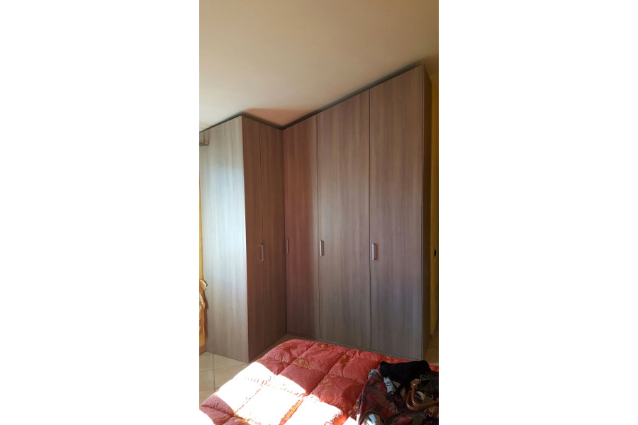Armadio mansardato moderno (LAP-ARM001)