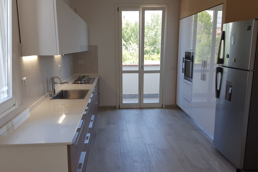 Cucina moderna con piano Dekton (GC-CUC014)