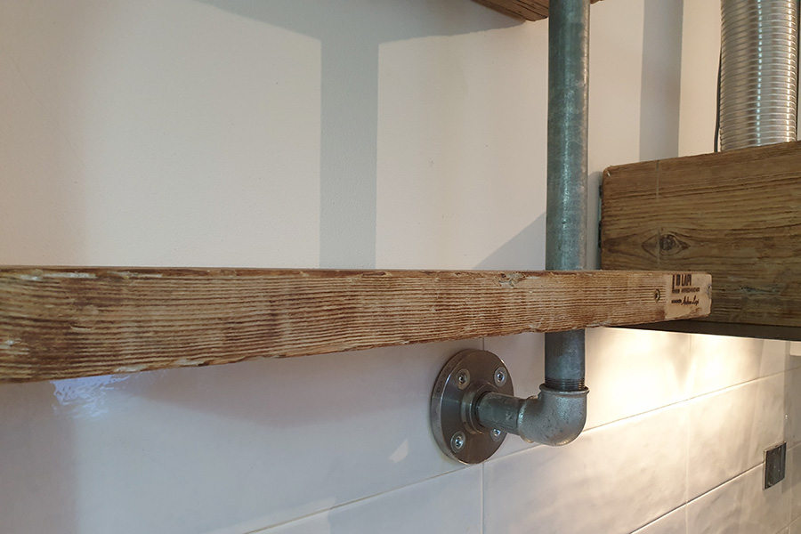 Cucina in legno di recupero e tubi acciaio (XT-CUC006)
