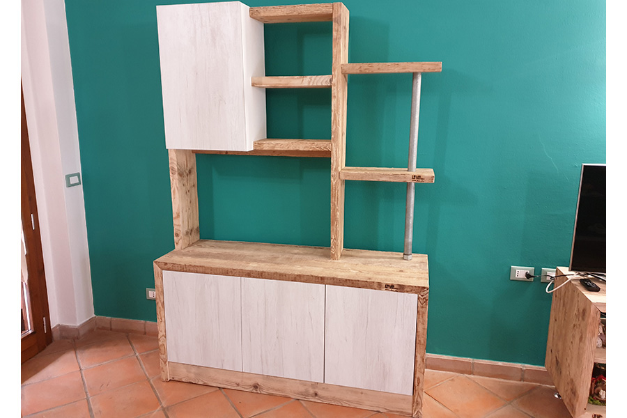 Dispensa in legno di recupero