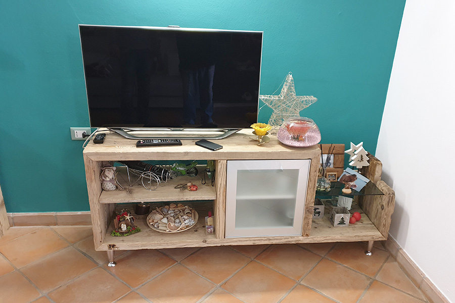 Porta tv in legno di recupero