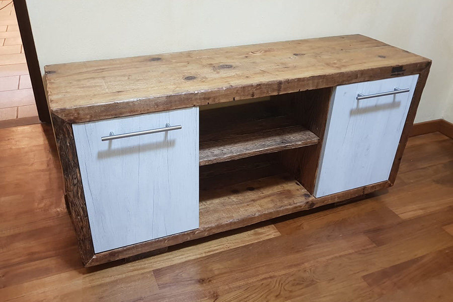 Composizione in legno di recupero