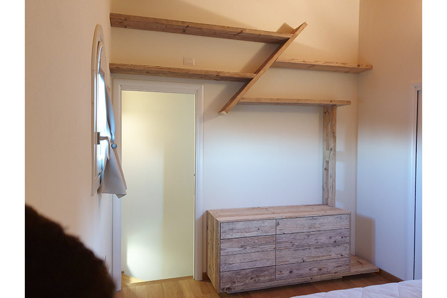 Comò in legno di recupero