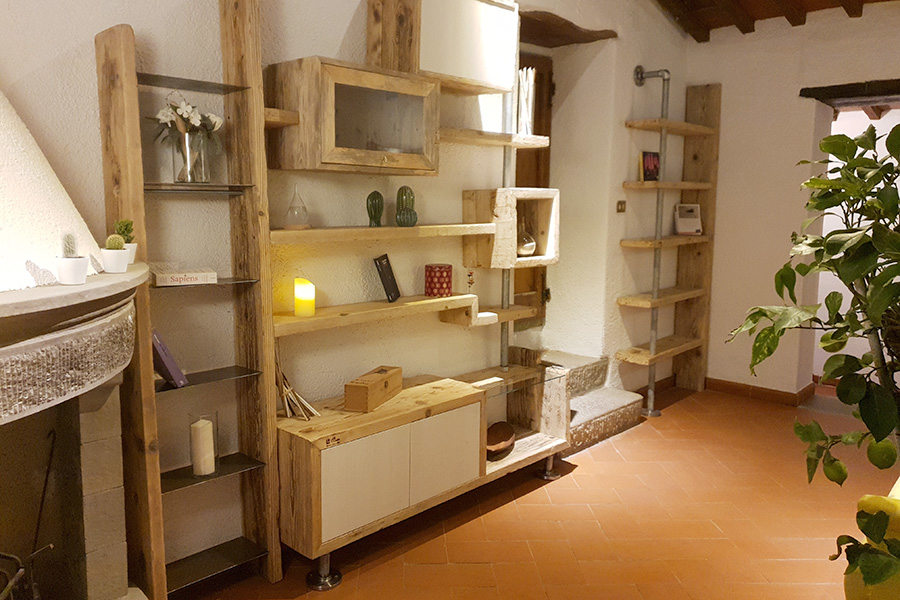 Composizione di vari mobili in legno di recupero (XT-COM015)