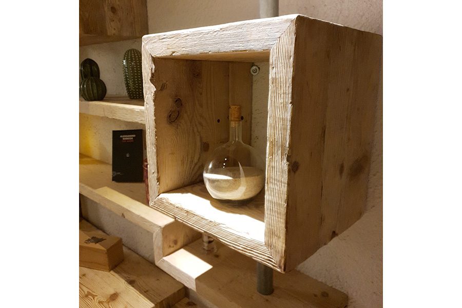 Composizione di vari mobili in legno di recupero (XT-COM015)