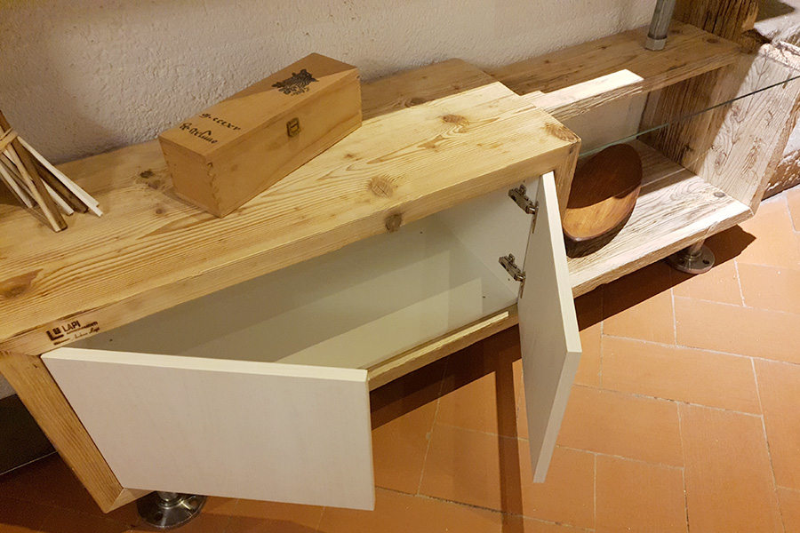 Composizione di vari mobili in legno di recupero (XT-COM015)