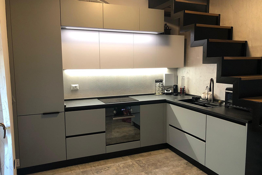 Cucina moderna laccatura opaca (EVO-CUC001)