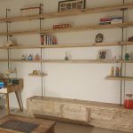 Parete attrezzata in legno di recupero e tondini in ferro (XT-COM018)