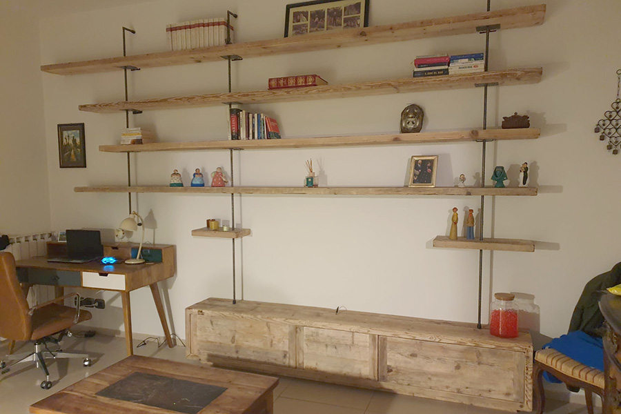 Parete attrezzata in legno di recupero e tondini in ferro (XT-COM018)