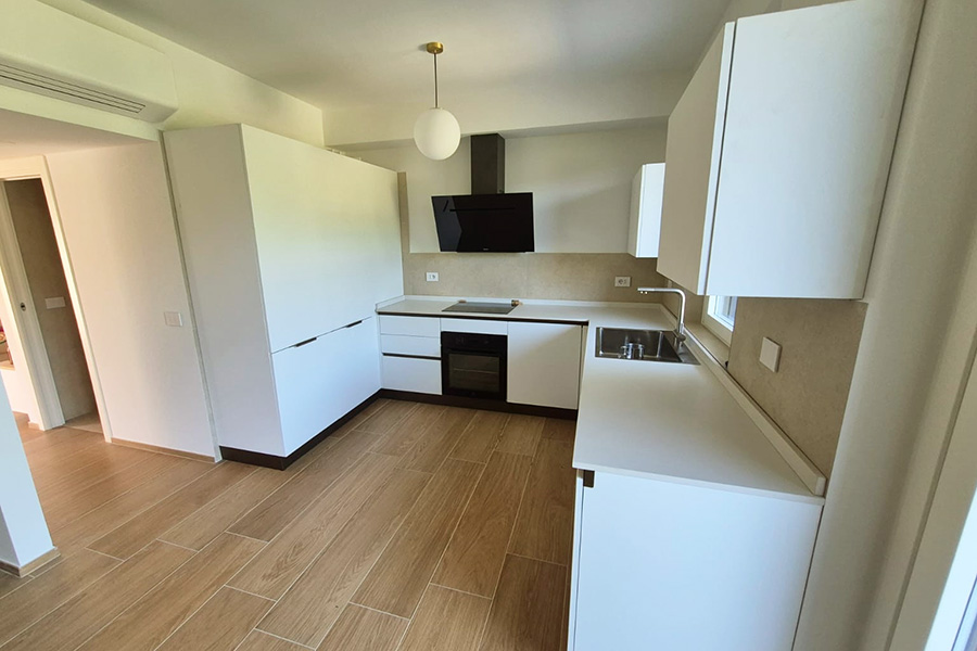 Cucina moderna bianca opaca