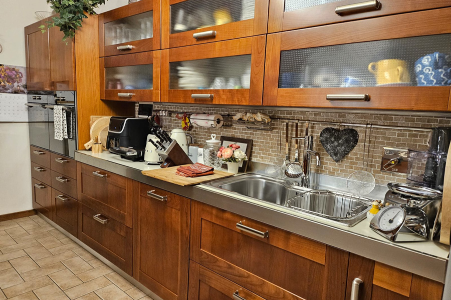 Cucina moderna nuovo top e schienale